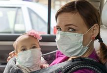 mom kids mask traveling pandemi