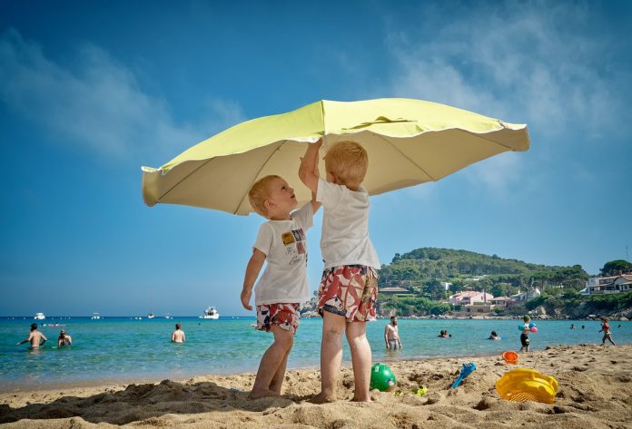 bayi kembar twins kids beach