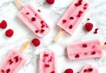 snack buah strawberry ice cream