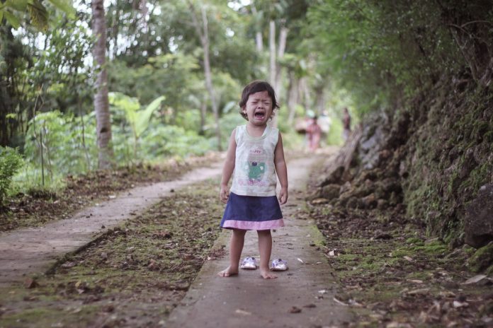 kids crying anak trauma lintang media